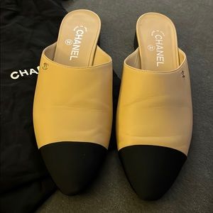 Chanel Flat Mule in Beige and Black sz 42